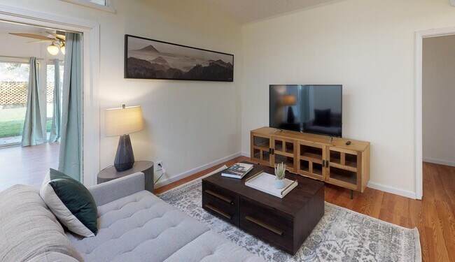 Building Photo - Room in 4 Bedroom Home at 921 Lakebird Dr