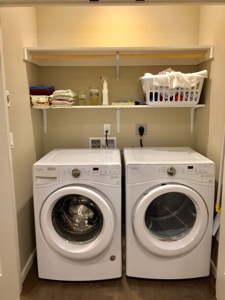 Washer/Dryer - 2518 J Ave