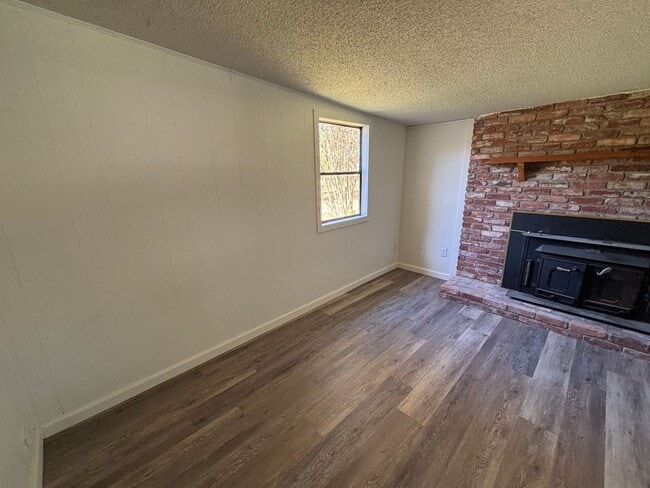 Building Photo - FOR RENT