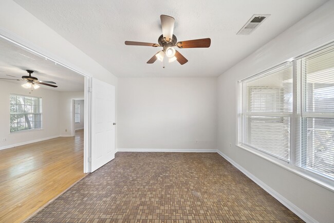 Building Photo - 404 Milwaukee St