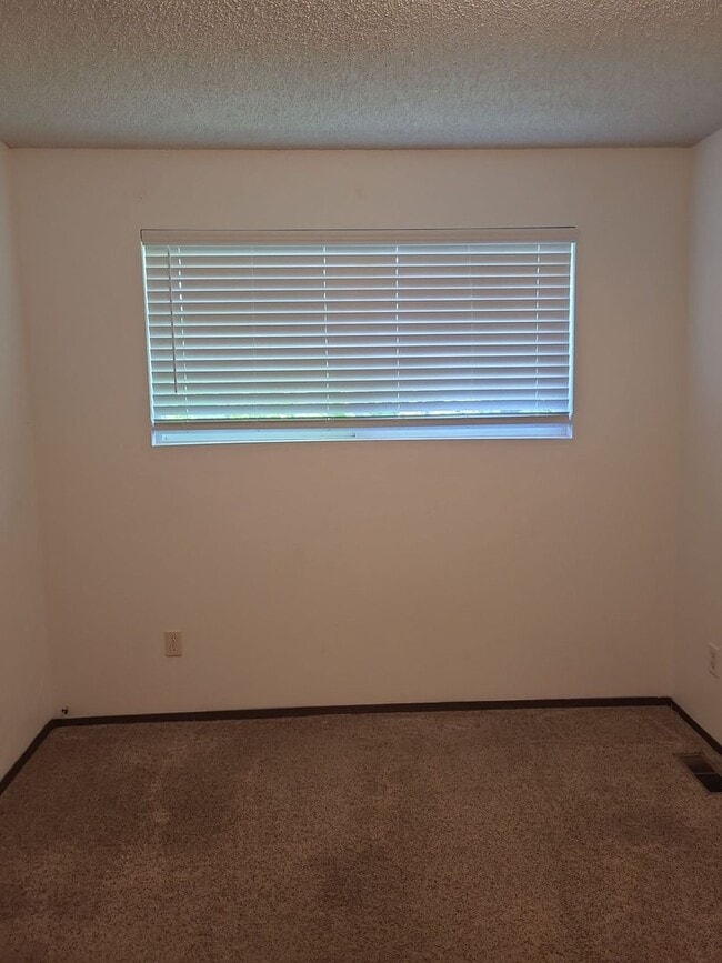 Building Photo - House with Bonus Room & Garage
