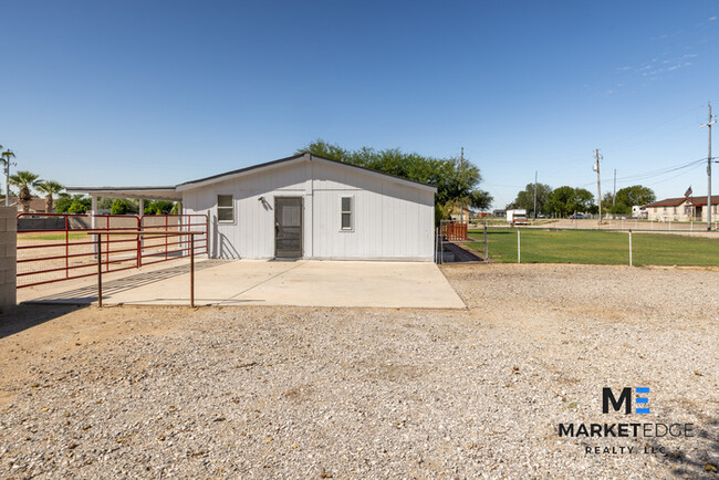 Building Photo - 5Bed/3Bath Home in Buckeye, AZ! Ready for ...