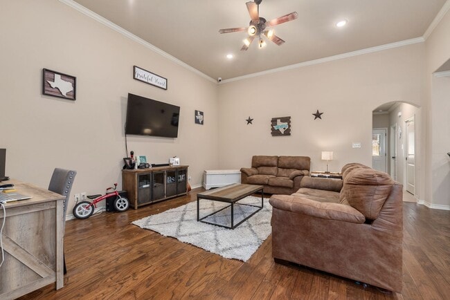 Building Photo - Available July 2026! 3/3.5 Mediterranean S...