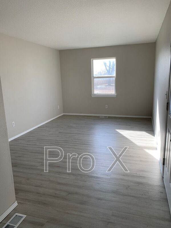 Building Photo - 3802 College View Dr