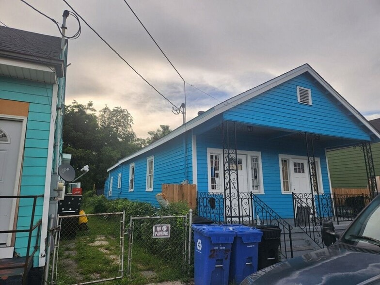 Primary Photo - 1725 Mandeville St