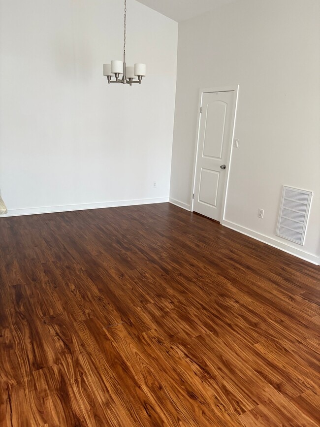 Building Photo - 2128 Retreat Ct