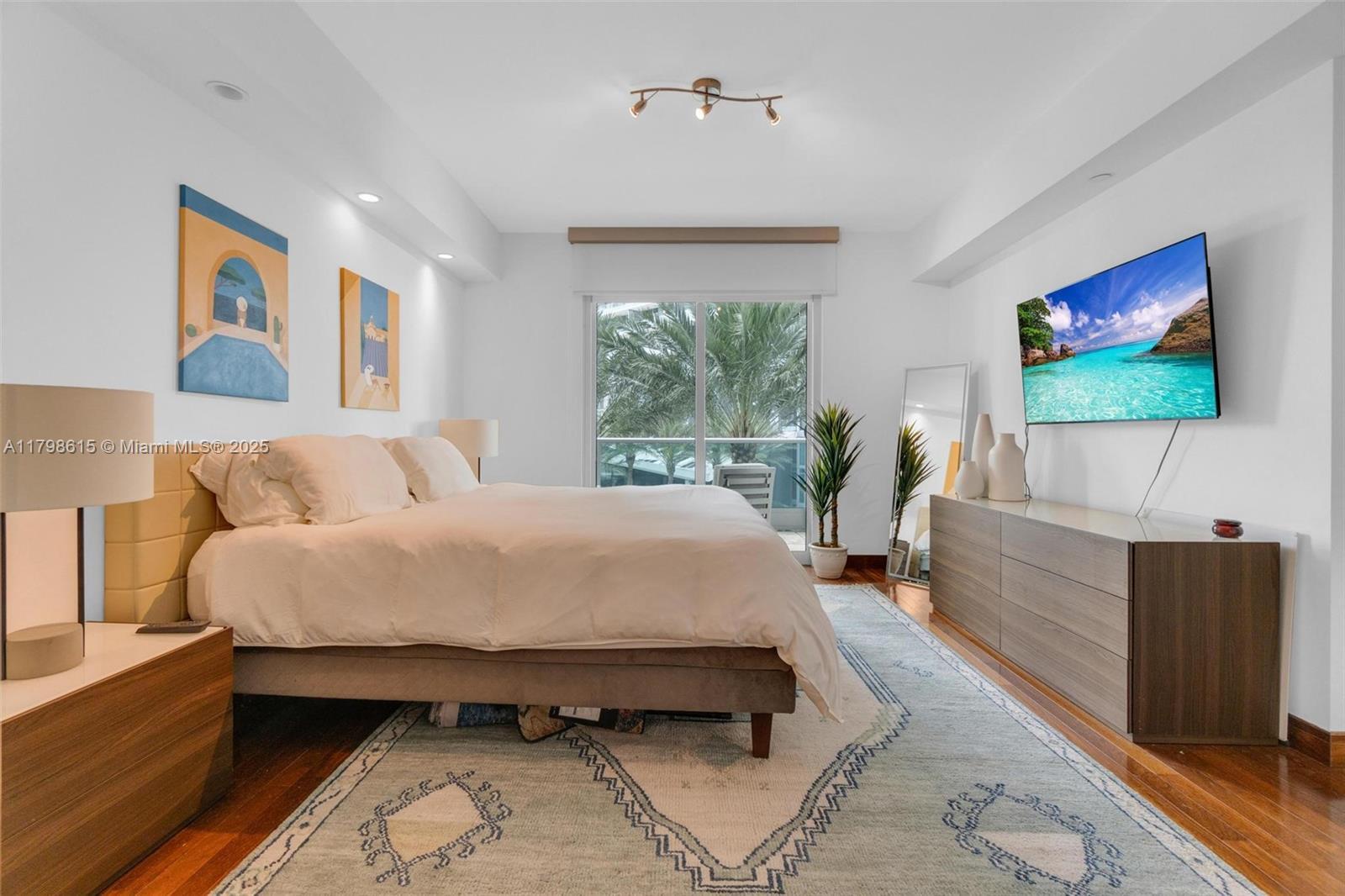Building Photo - 1331 Brickell Bay Dr