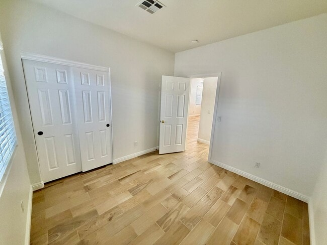 Building Photo - Cute and cozy 2 bedroom 2 bathroom condo