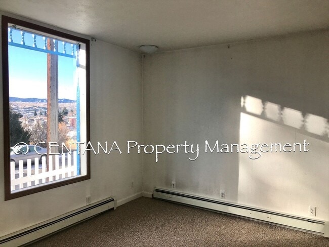Building Photo - 2 Bedroom in Uptown!