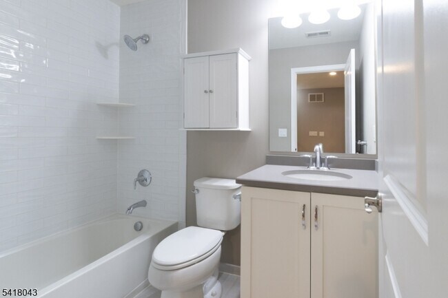 Building Photo - 76 Van Cleef Dr