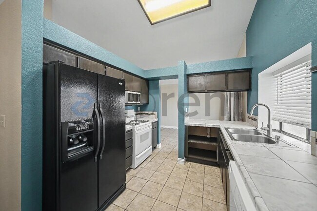 Building Photo - Unit