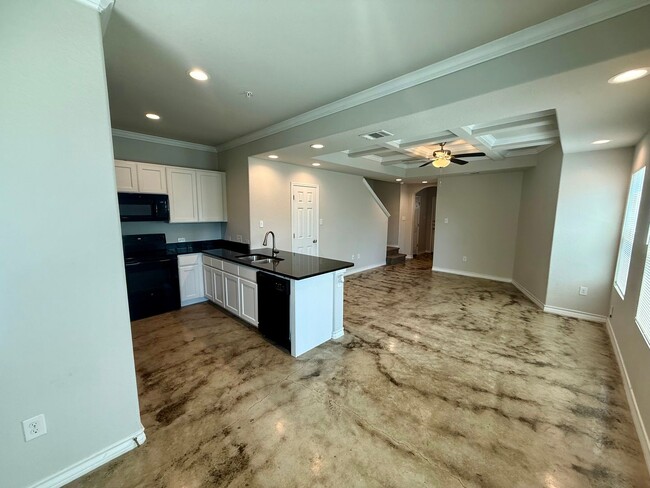 Building Photo - 8331 Breezy Cv