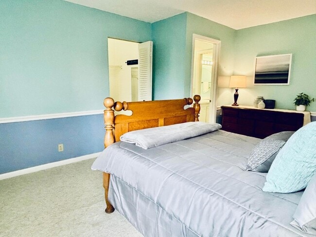 Building Photo - 1805 Fairview Villas Dr