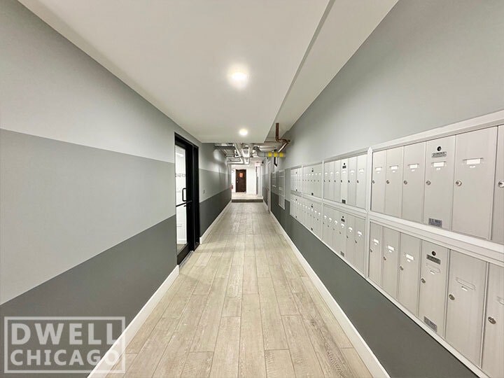 Building Photo - 955 W Carmen Ave