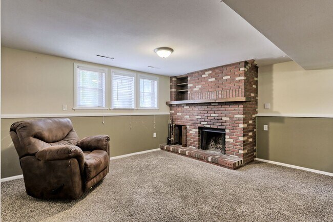 Building Photo - 4 Bedroom 2 Bath home in Midtown Fort Collins