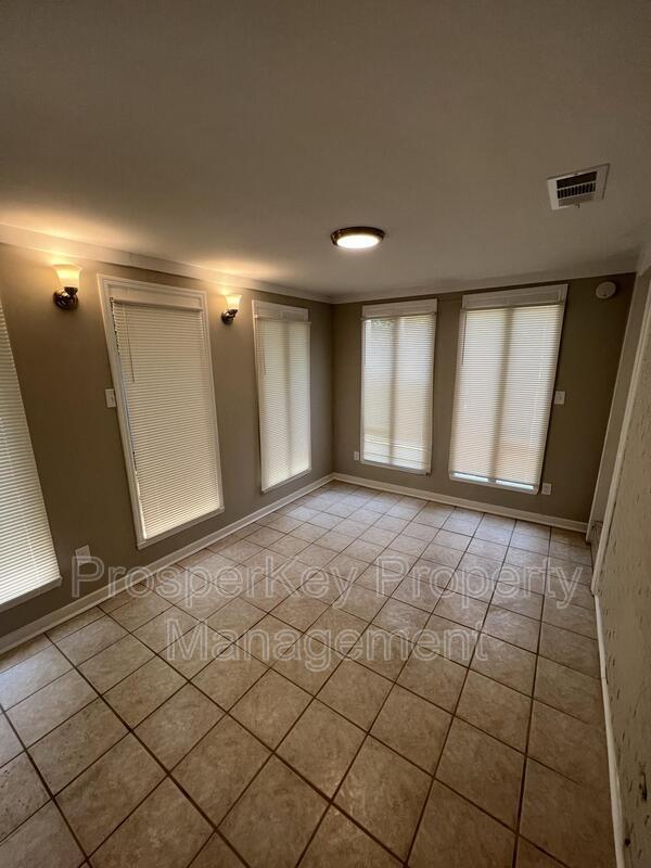 Building Photo - 615 Buford Dr