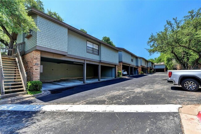 Building Photo - 7122 Wood Hollow Dr