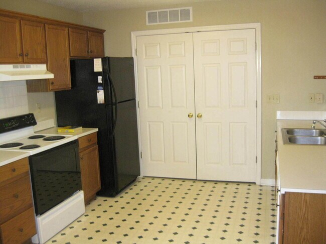 Building Photo - Ranch in Timber Creek. 3 Bedrooms. Fenced.      20260805