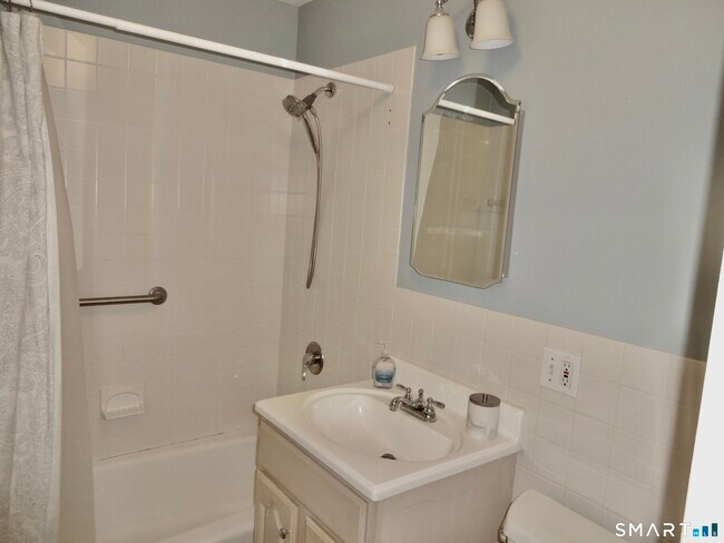 Building Photo - 245 Unquowa Rd