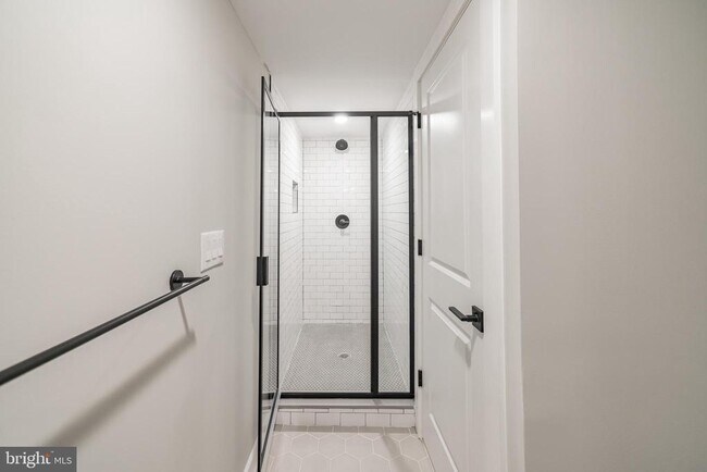 Building Photo - 2410 Clifford St