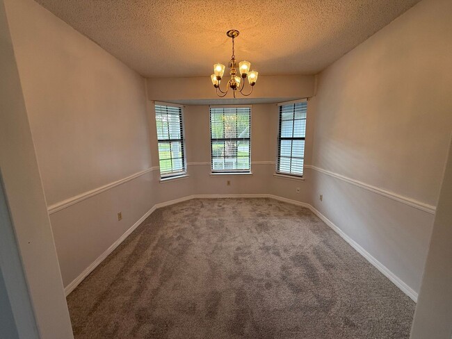 Building Photo - Gulf Breeze - Paradise Bay - 3 bedroom, 2 bathroom w/ lawn care included