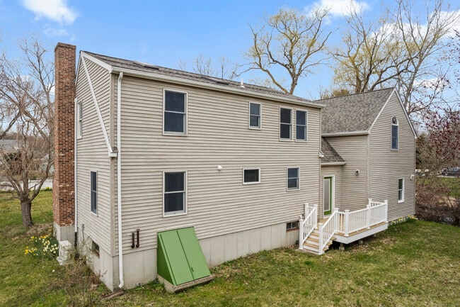 Building Photo - 62 Brookside Ave E