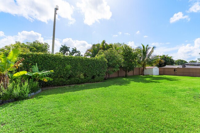 Building Photo - 1100 Basswood Pl