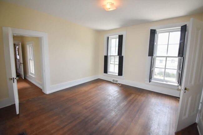 Building Photo - MT440