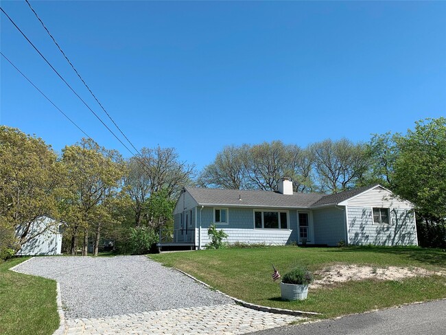 Primary Photo - 425 Lake Dr