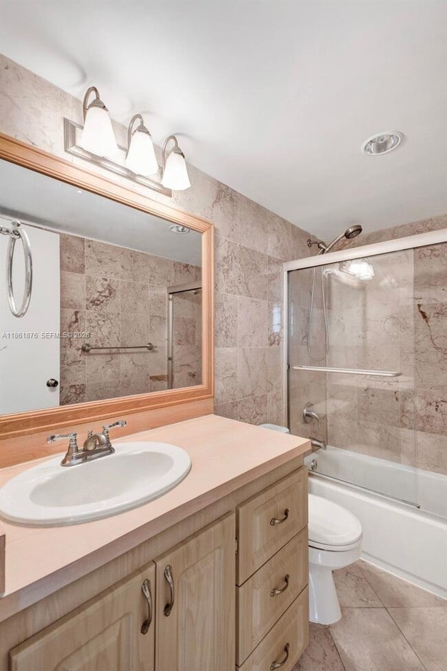 Building Photo - 2025 NE 164th St