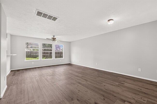 Building Photo - 19451 Nasworthy Dr