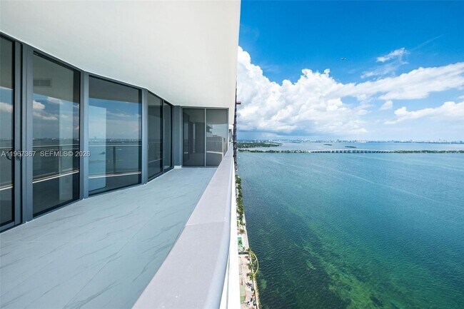 Building Photo - 700 NE 24th St