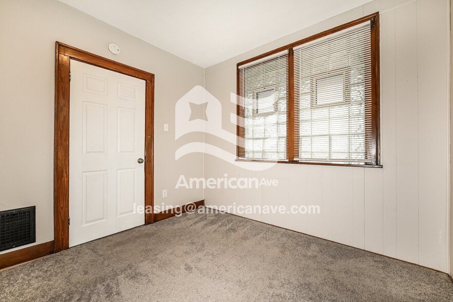 Building Photo - 726 Grandview Ave