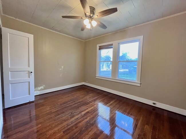 Building Photo - 1508 5th St