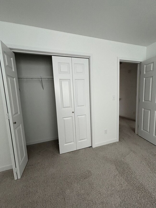 Building Photo - 3 Bedroom 3 Bathroom Townhomes