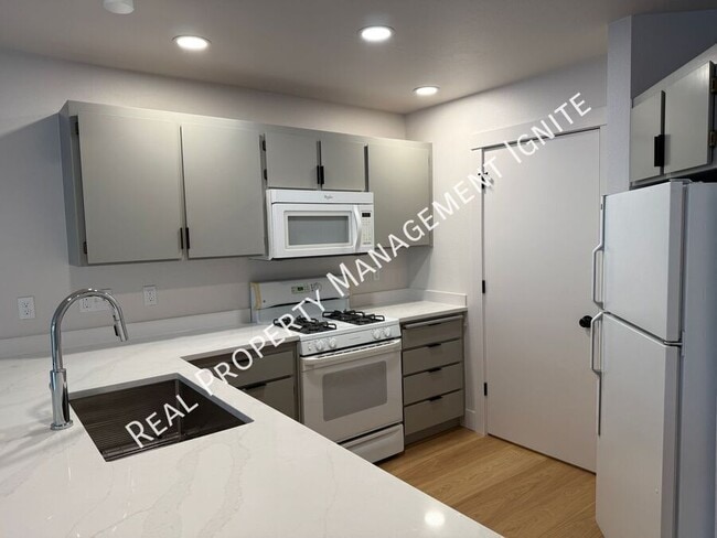 Building Photo - 1972 NE Sams Loop