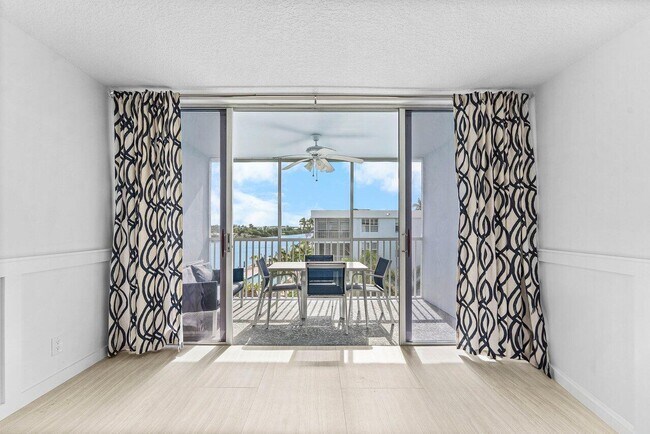 Building Photo - 2004 S Federal Hwy