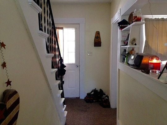 Building Photo - 3 Bed, 1 Bath Apartment in Prime Location!