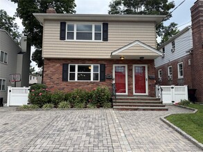 Building Photo - 40 Edgewood Rd
