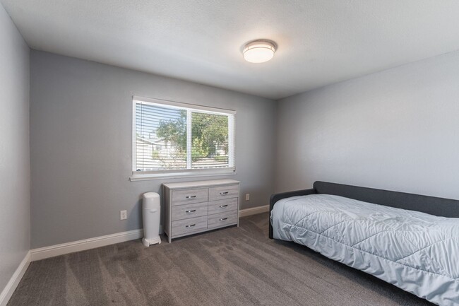 Building Photo - 10222 Sunol Way