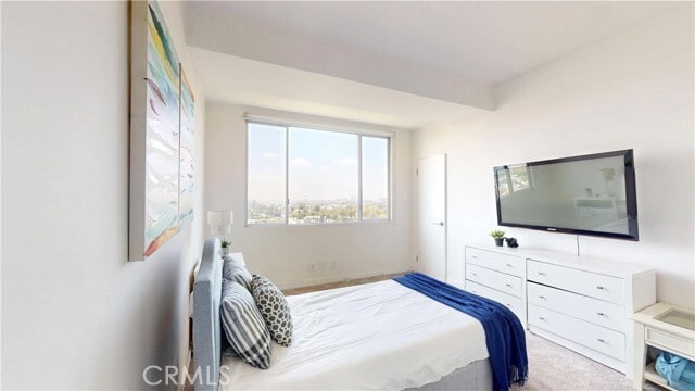 Building Photo - 818 N Doheny Dr