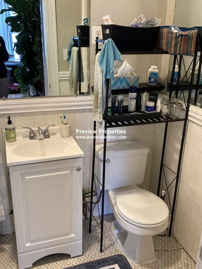 Building Photo - 1572 Commonwealth Ave