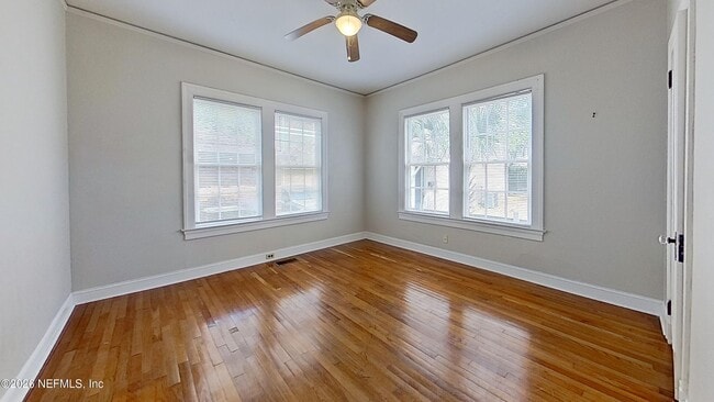 Building Photo - 917 Lasalle St