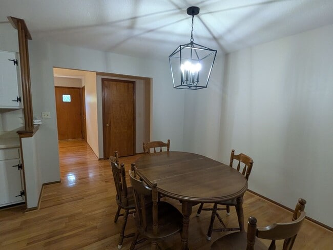 Building Photo - 2513 Lilac Dr