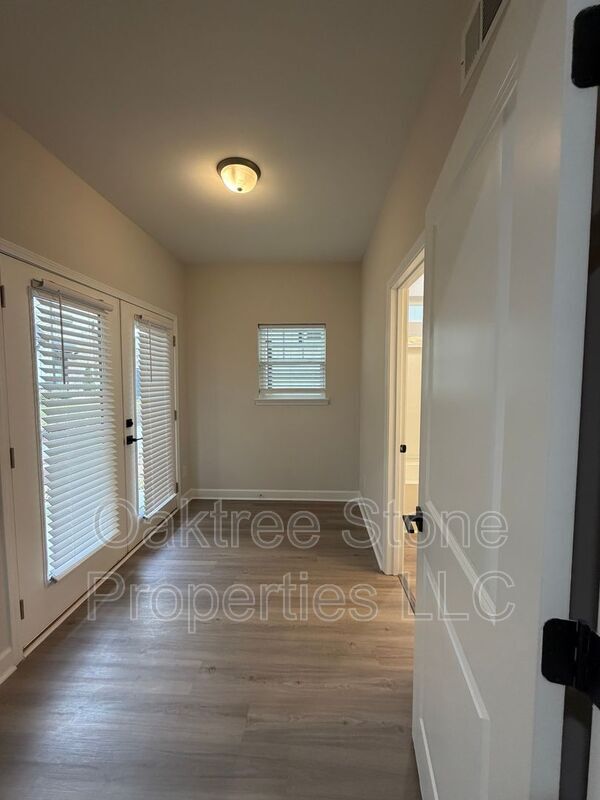 Building Photo - 2589 Ocean Dr NW