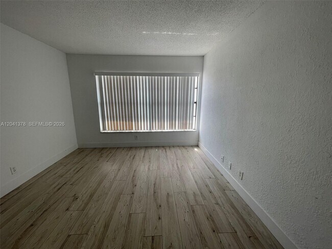 Building Photo - 2580 Coral Springs Dr