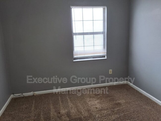 Building Photo - 1221 Clear Ridge Ln