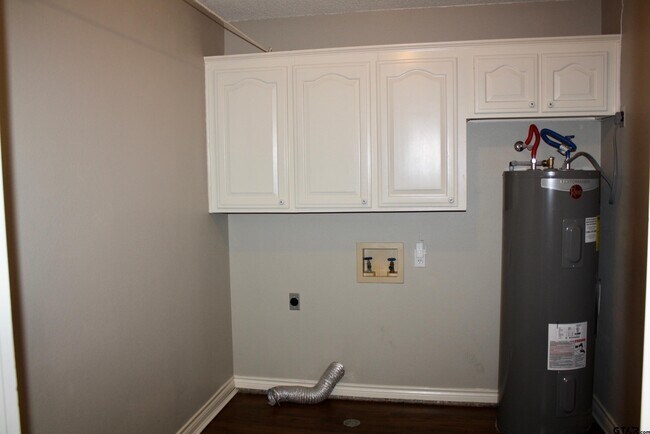Building Photo - 1179 Martin St