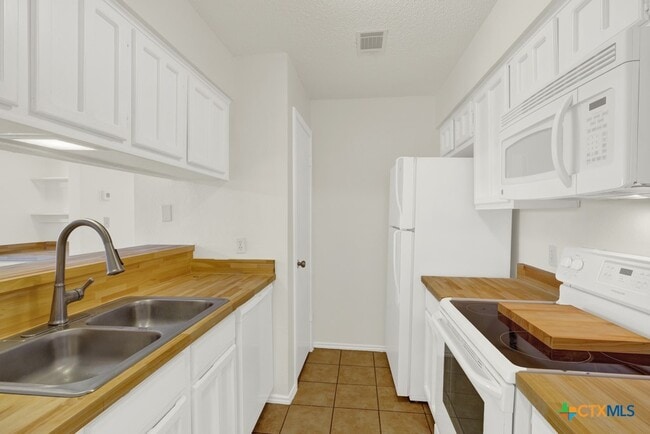 Building Photo - 1202 Thorpe Ln