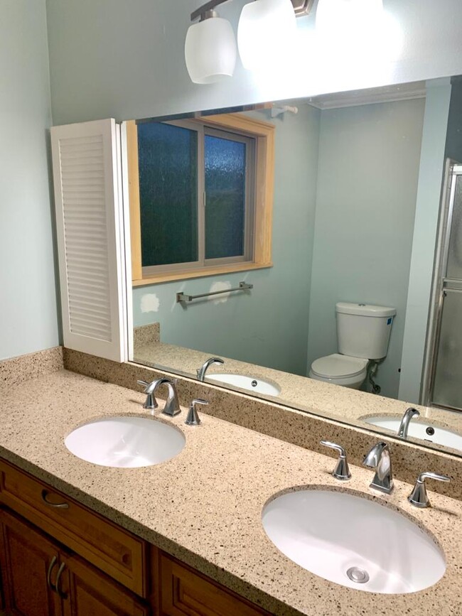 Second bathroom - 19536 Eric Dr